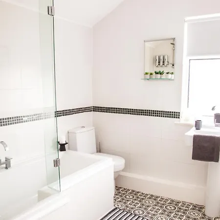 Lejlighed Contractor House, Sleeps 5, Close To Restaurant's And Bars, Long Available, Oveyo Middlesbrough