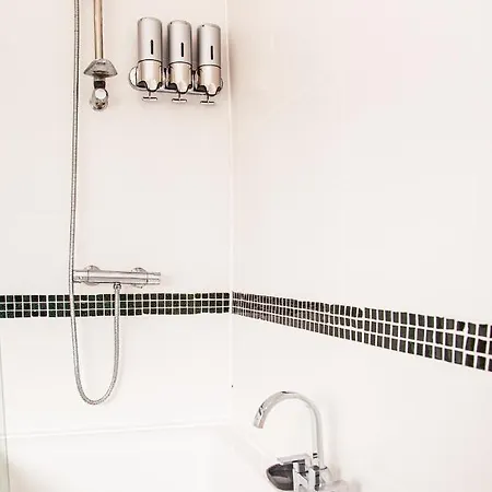 Contractor House, Sleeps 5, Close To Restaurant's And Bars, Long Available, Oveyo Lejlighed *