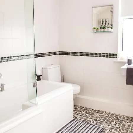 Contractor House, Sleeps 5, Close To Restaurant's And Bars, Long Available, Oveyo Lejlighed Middlesbrough